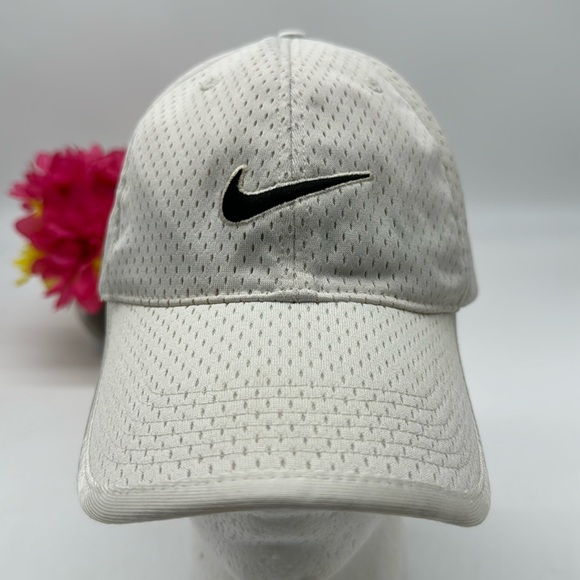 Nike White Hat with Black Swoosh Adjustable HT6263 - Picture 1 of 4